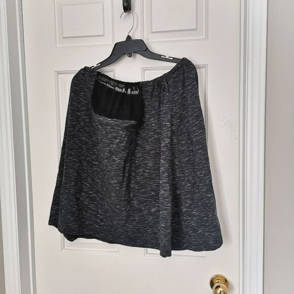 2/$20 Skip Hop nursing cover - Picture 1 of 3